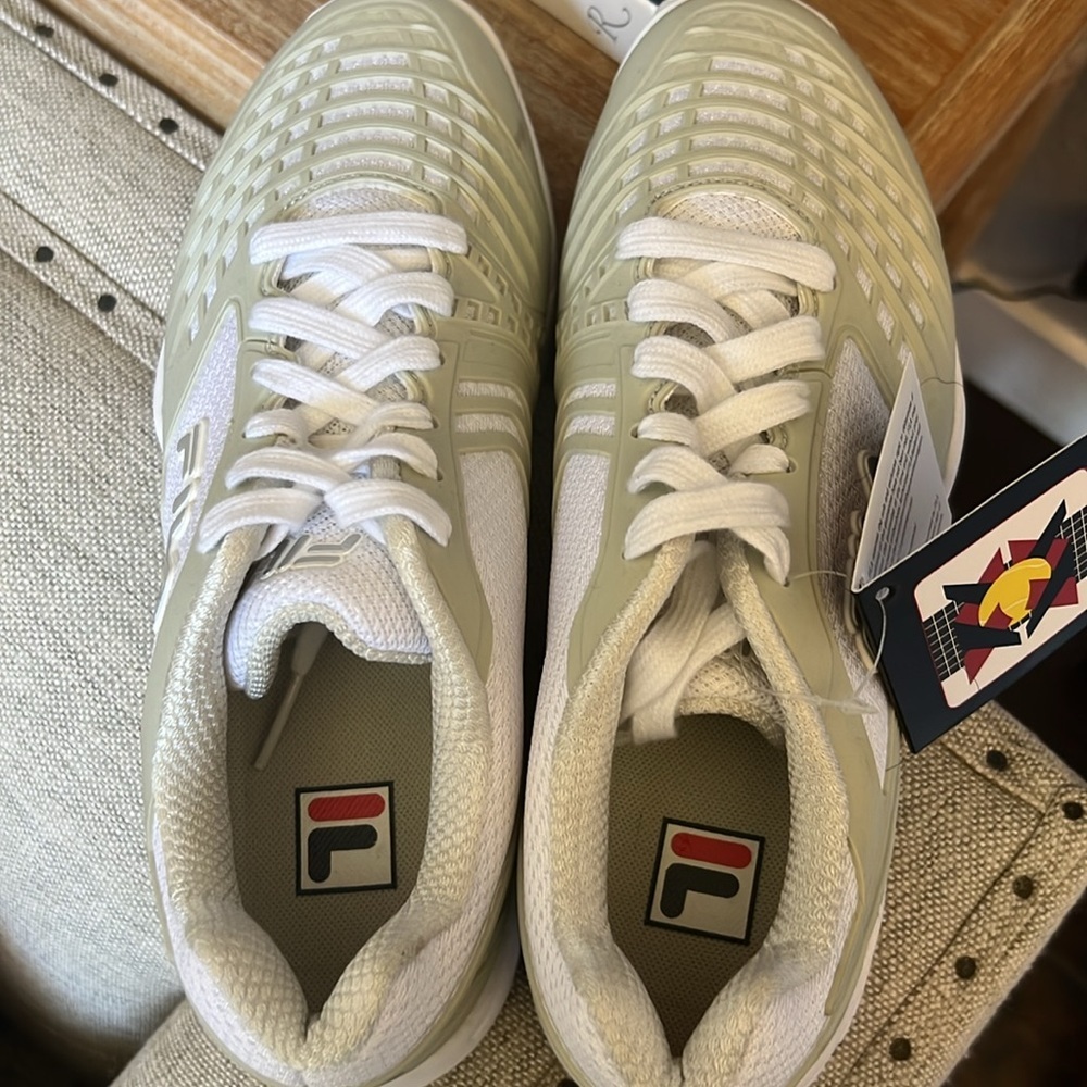 Fila Women Axilus 2 Energized white/metallic Silver White Tennis Sneakers Size 9 - Picture 4 of 4